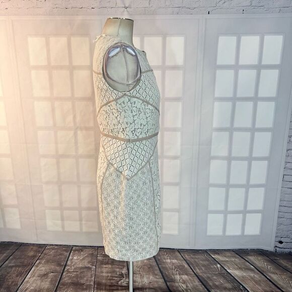 Maggy London cream ivory lace patchwork sheath dress size 12 - Picture 4 of 8